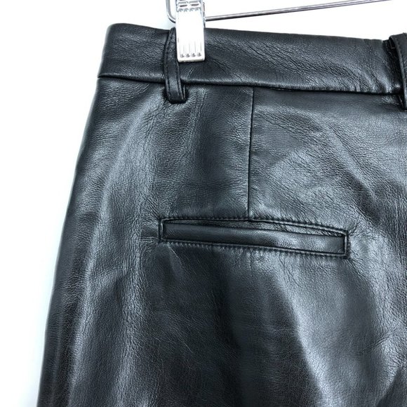 Aritzia Wilfred Black Effortless High-waisted, pleated faux leather shorts 4 - Picture 9 of 16